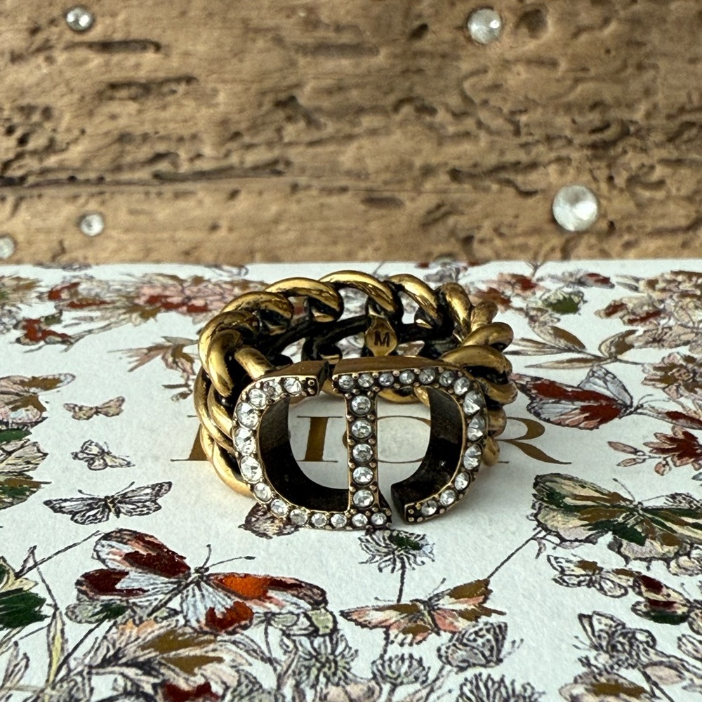 ❌Sold❌ Dior 30 Montaigne Crystal Embellished Chain Ring - Picture 2 of 7